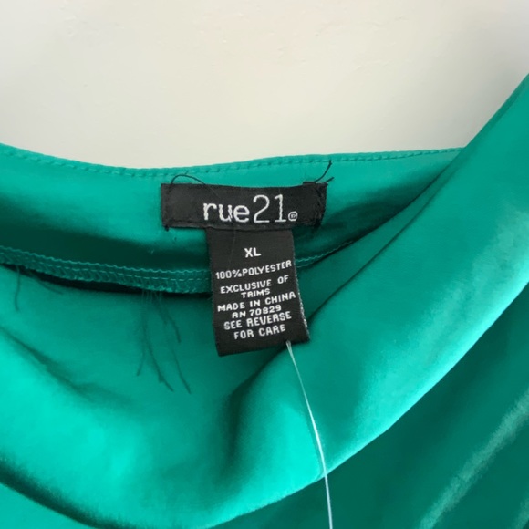 ❤️sold❤️emerald green mini cowl slip dress - Picture 4 of 6